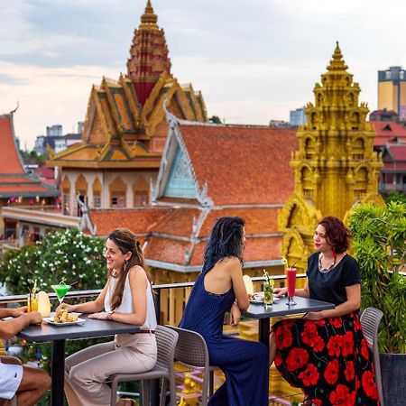 Amanjaya Pancam Suites Hotel Phnom Pen Exterior foto