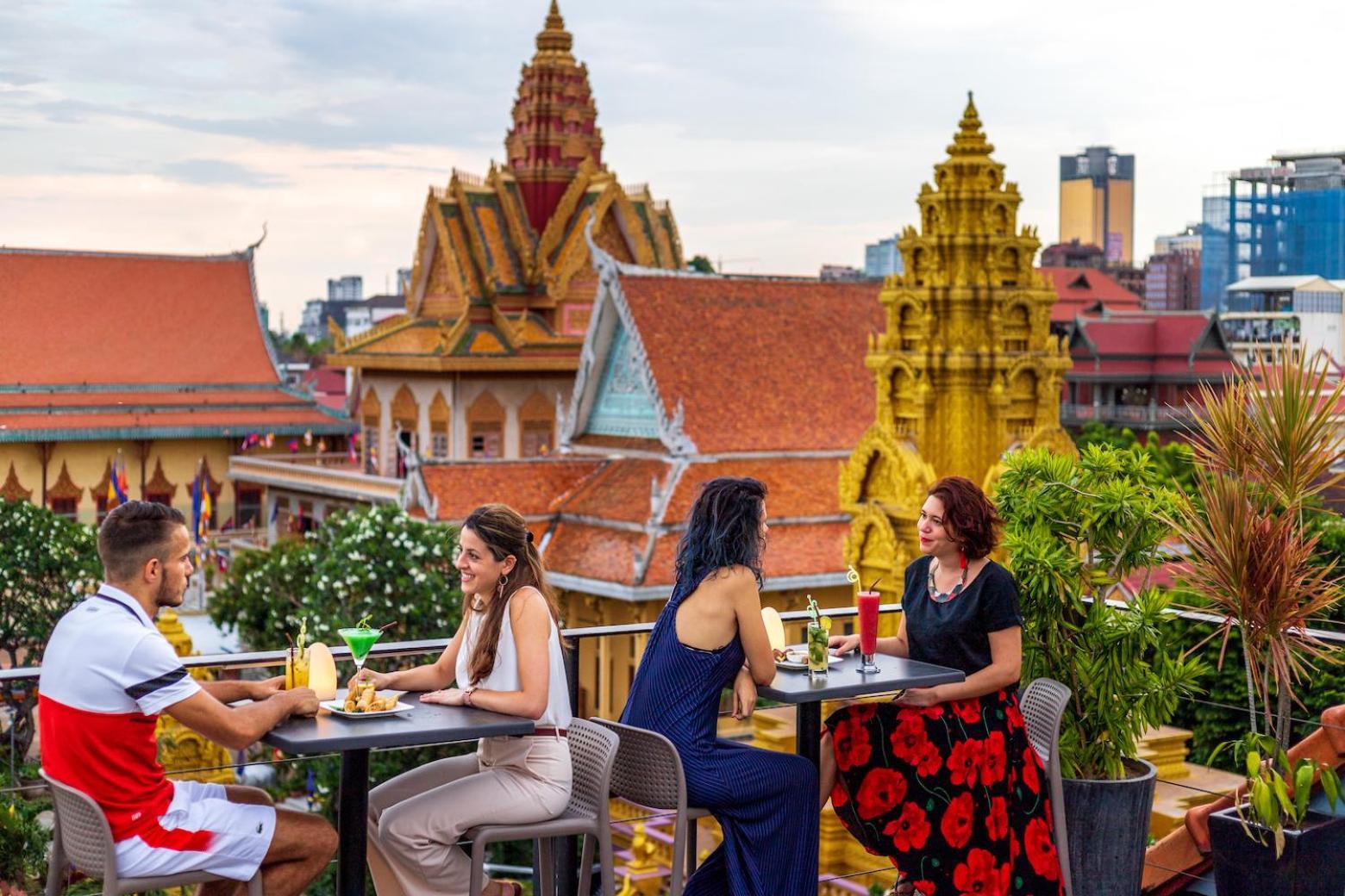 Amanjaya Pancam Suites Hotel Phnom Pen Exterior foto
